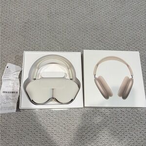 Apple AirPods Max in Silver and Cream